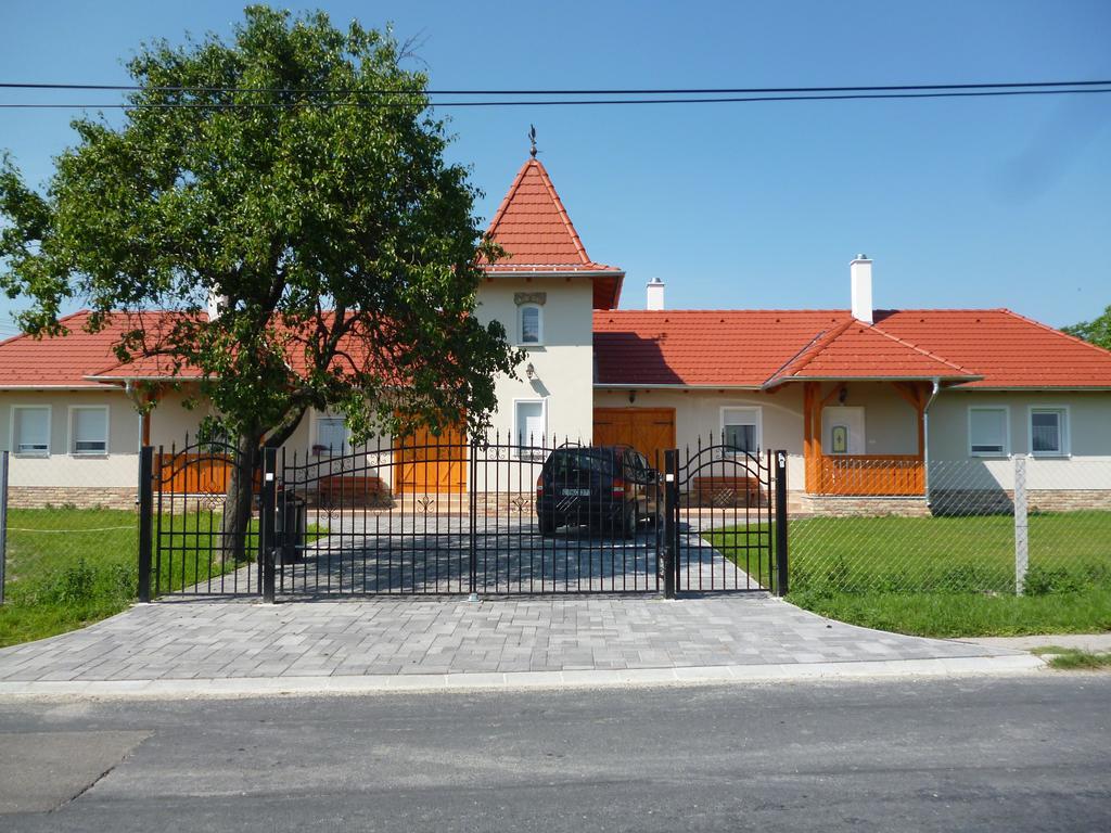 Nagybajcsi Körtefa Vendégház Esterno foto
