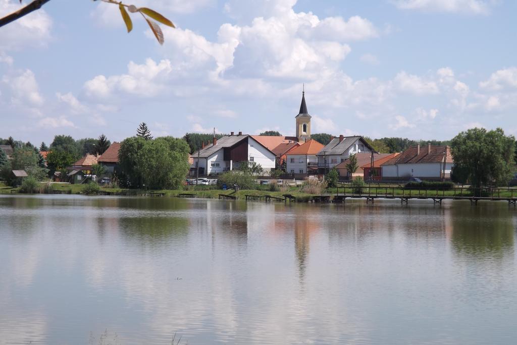 Nagybajcsi Körtefa Vendégház Esterno foto