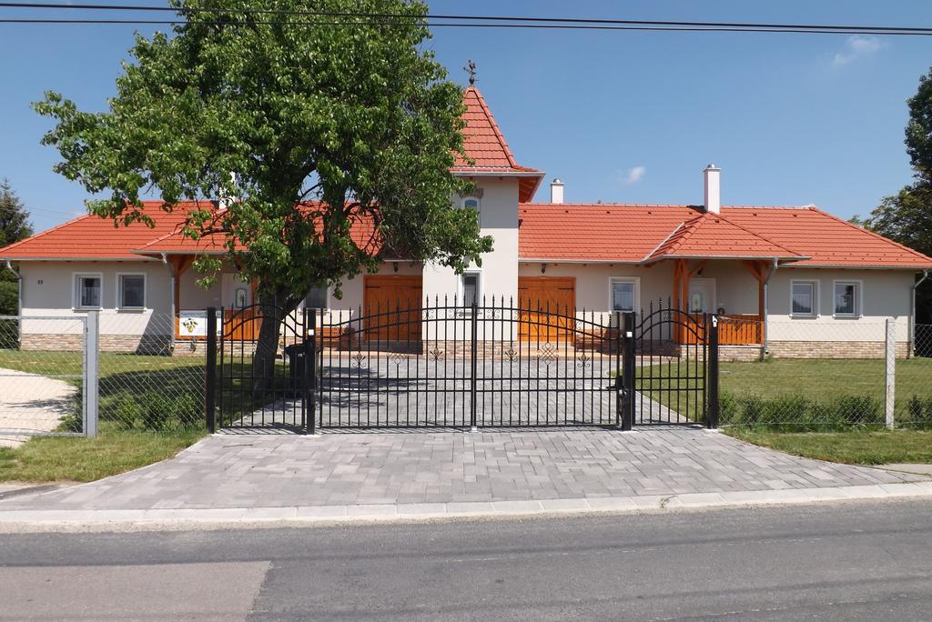 Nagybajcsi Körtefa Vendégház Esterno foto